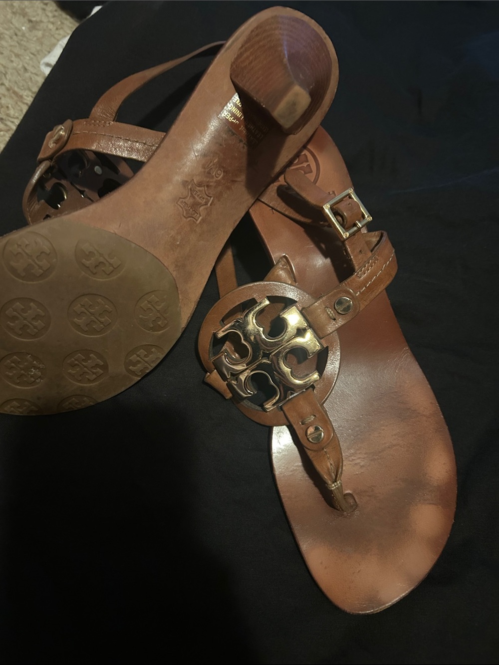 Tory Burch Brown Leather Logo Thong sandal with heel and Gold Medallion